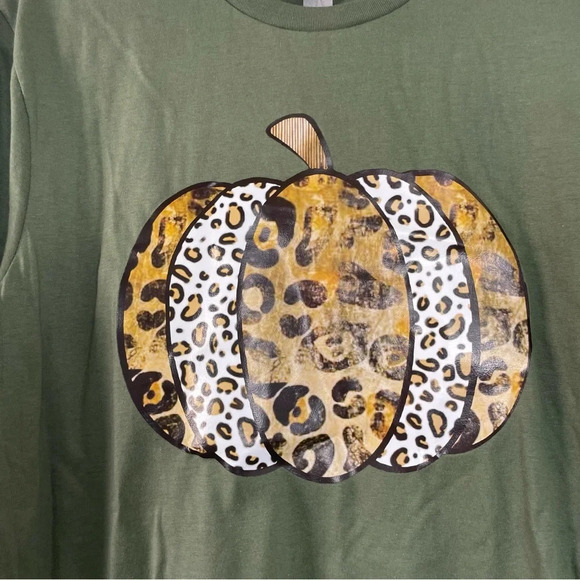 Leopard Print Pumpkin T Shirt Army Green Size Medium Unisex - Picture 2 of 9